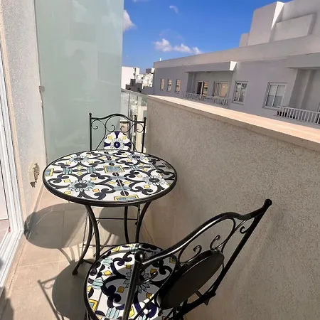 Stylish 2-bedroom Apartment- Near Valletta! Great For Families Or Groups *