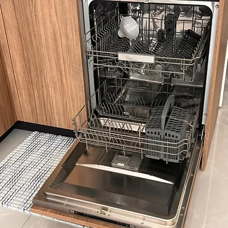 Stylish 2-bedroom Apartment- Near Valletta! Great For Families Or Groups *