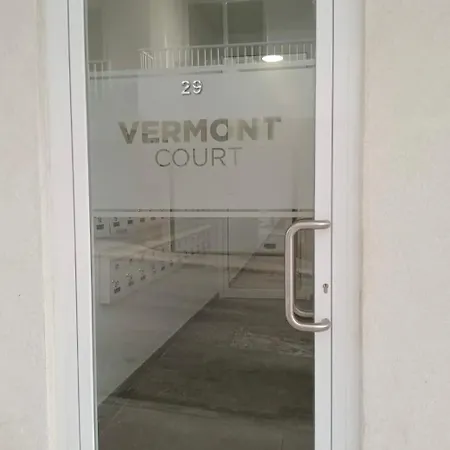 Modern 2 Bedroom Apartment Ideal For Groups Or Families Very Central